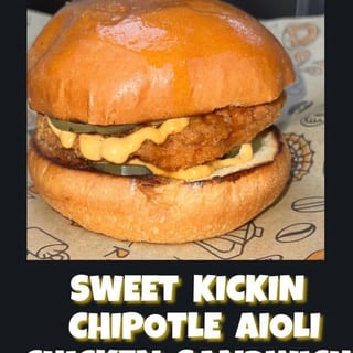 SWEET KICKIN' CHIPOTLE AIOLI CHICKEN SANDWICH